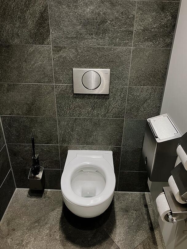 Eine Toilette am Stachus. Für den Experten solide. Eine Toilette am Stachus. Für den Experten solide.