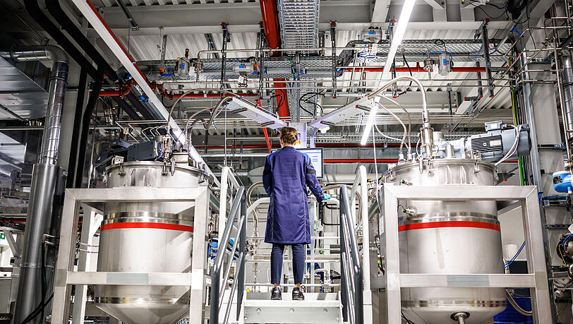 Das BMW-Kompetenzzentrum für Batteriezellfertigung in Parsdorf. In der Entwicklung braucht es weniger Mitarbeiter. Das BMW-Kompetenzzentrum für Batteriezellfertigung in Parsdorf. In der Entwicklung braucht es weniger Mitarbeiter.