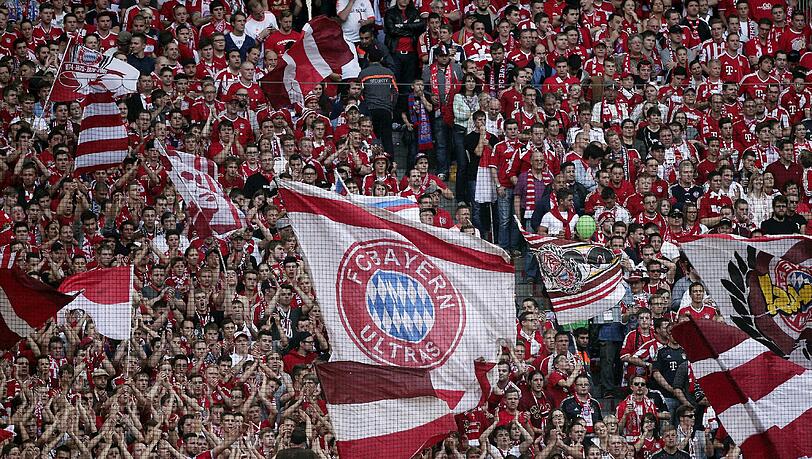 Am Rande des Spiels zwischen den Bayern und K'lautern musste die Polizei 47 "Fans" festnehmen. Am Rande des Spiels zwischen den Bayern und K'lautern musste die Polizei 47 "Fans" festnehmen.