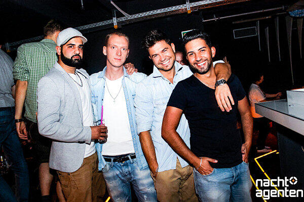 Apres-Wiesn-Party in der Nachtgalerie. Mehr Bilder unter: http://www.nachtagenten.de/event/26.09.2015/nachtgalerie/rumschmus-n.332483.html