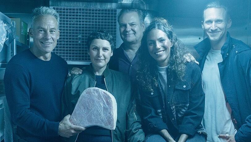Ein neuer Fall bei "SOKO Leipzig" führt die Kommissare in das Kühlhaus eines zwielichtigen Restaurantbesitzers. Im Bild: Marco Girnth, Sanne Schnapp, Tom Quass, Amy Mußul und Johannes Hendrik Langer (v.l.n.r.).