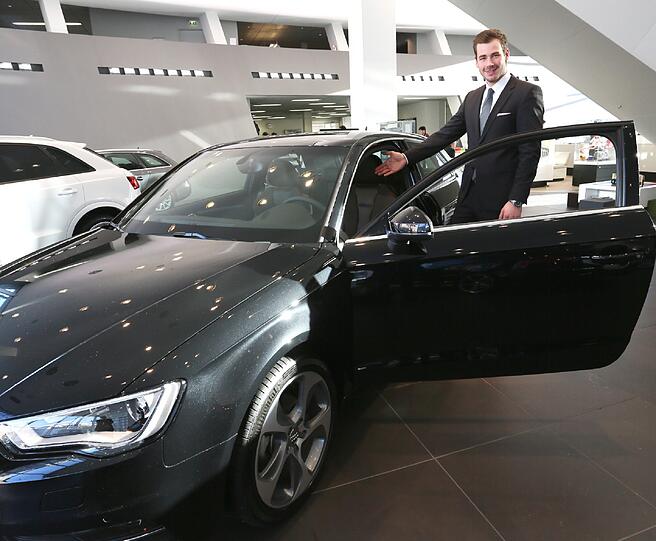 Blitzblanker Arbeitsplatz: Audi sucht Menschen, die künftig in Eching Gebrauchtwagen verkaufen.