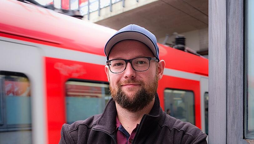 Anian Pollinger (38) war früher selbst Rettungssanitäter und kam auf die Idee, Sanis fest zu stationieren.