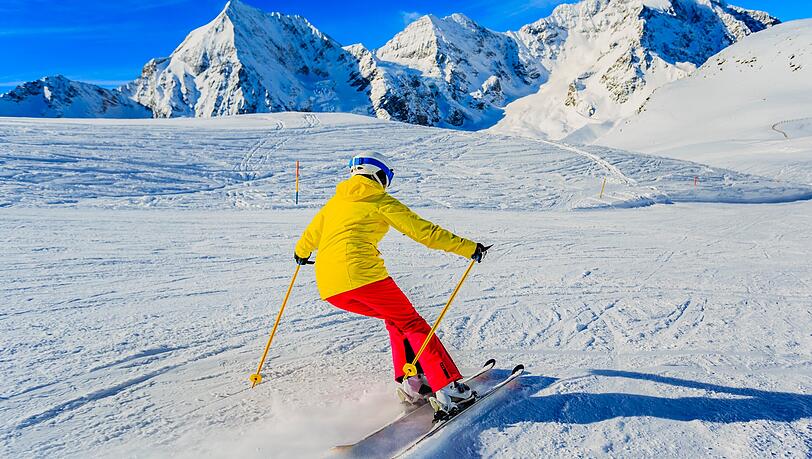 Eine Frau f&auml;hrt in Sulden in S&uuml;dtirol Ski. Die Gegend landet im Ranking auf Platz 4.