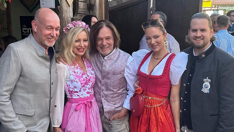 Familie Drews hat beim Kinderlachen-Stammtisch mit Gründer Christian Vosseler gefeiert. Familie Drews hat beim Kinderlachen-Stammtisch mit Gründer Christian Vosseler gefeiert.