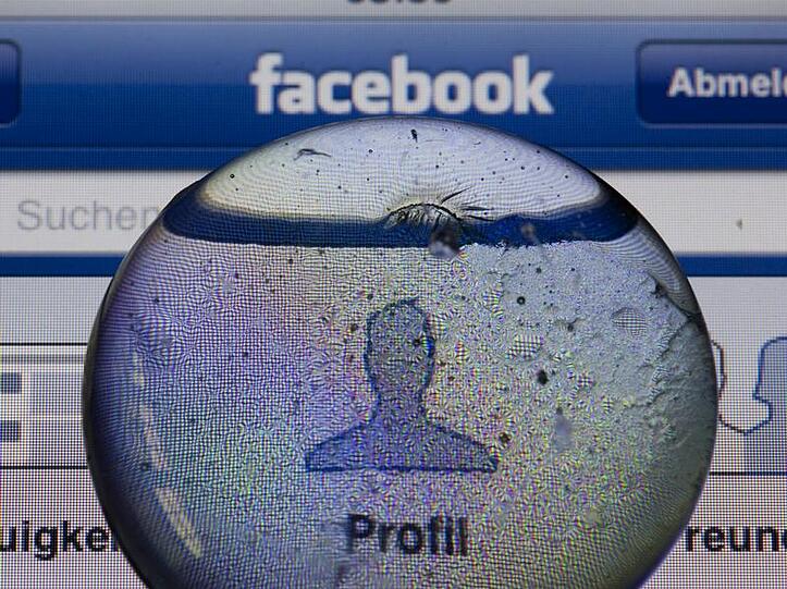 Aus Angst vor Wirtschafsspionage sind Facebook, Ebay und Xing für Porsche-Mitarbeiter nicht zugänglich.