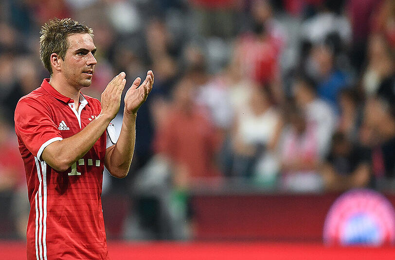 Philipp Lahm fährt einen ...
