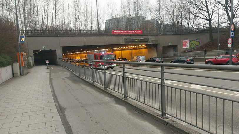 Im Tunnel unter der S-Bahn Leuchtenbergring muss eine Spur gesperrt werden.