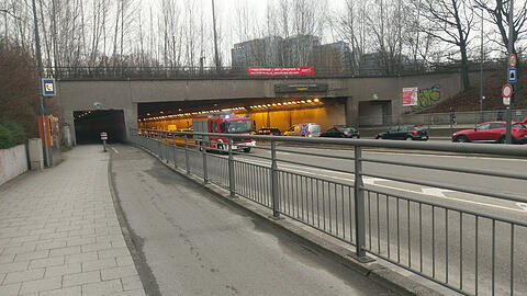 Im Tunnel unter der S-Bahn Leuchtenbergring muss eine Spur gesperrt werden.