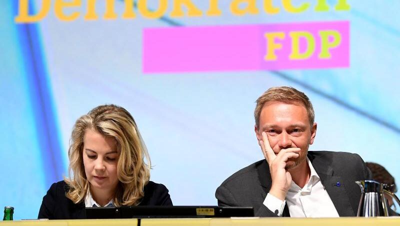 Linda Teuteberg, FDP-Generalsekretärin, und Christian Lindner, Fraktionsvorsitzender und Parteivorsitzender der FDP, in Berlin. Linda Teuteberg, FDP-Generalsekretärin, und Christian Lindner, Fraktionsvorsitzender und Parteivorsitzender der FDP, in Berlin.