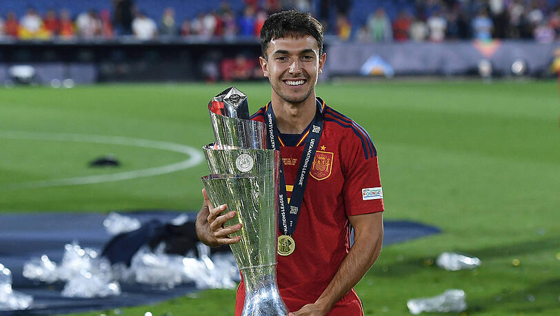 Bald öfter in Rot? Im Sommer gewann Martín Zubimendi mit Spanien die Nations League. Nun soll der FC Bayern am Basken interessiert sein.