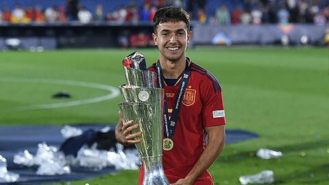 Bald öfter in Rot? Im Sommer gewann Martín Zubimendi mit Spanien die Nations League. Nun soll der FC Bayern am Basken interessiert sein.