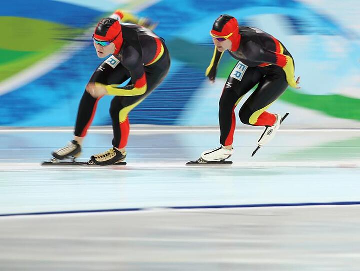 Das deutsche Team gewinnt in der Teamverfolgung die Goldmedaille.