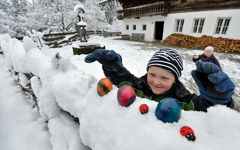 Das Freilichtmuseum veranstaltet am Ostersonntag und Ostermontag traditionell ein Ostereiersuchen fuer Kinder.