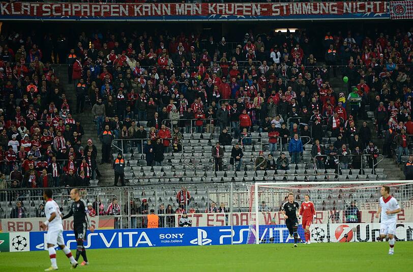 Die Südkurve protestierte zuletzt bei Champions-League-Spielen gegen verschärfte Zugangskontrollen. Beim Spiel gegen Dortmund will sie nun 12 Minuten und 12 Sekunden schweigen.