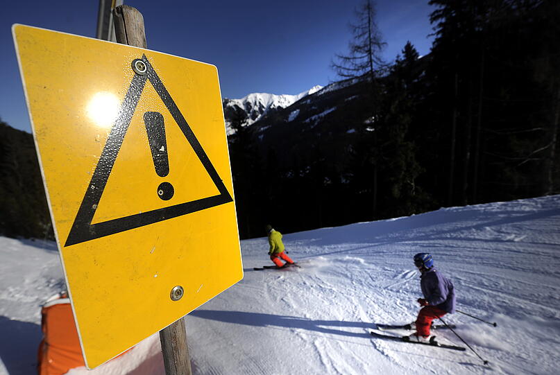 Ein Skiunfall (Symbolbild)