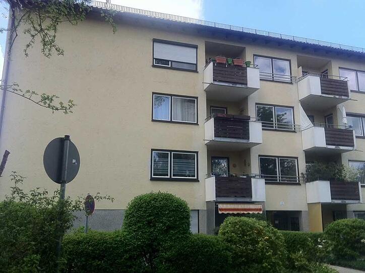 In diesem Wohnhaus in Geretsried wurde die Leiche der 56-Jährigen gefunden.