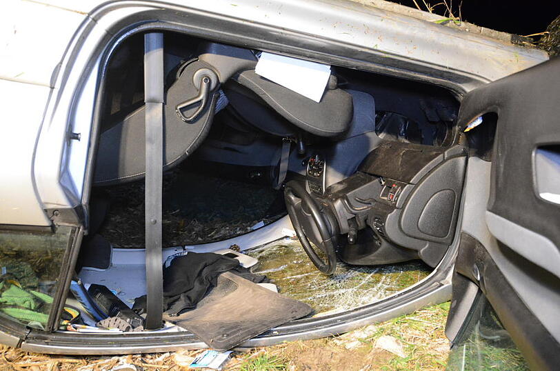 Glatteisunfall auf der B299 - die Bilder vom Rettungseinsatz.