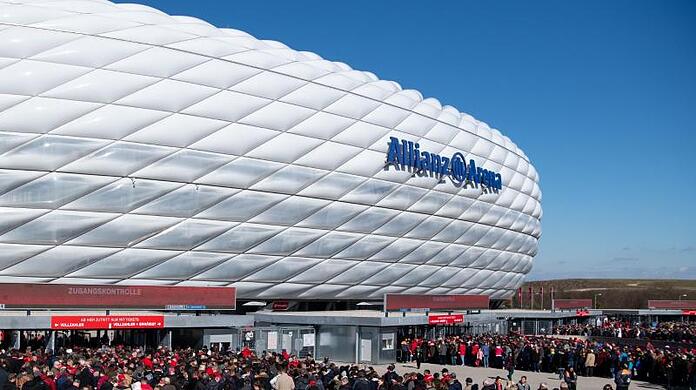 20-Prozent-Auslastung der Stadien: Gleich zum Bundesliga-Auftakt am Freitag mit der Partie des FC Bayern gegen den FC Schalke 04 in der Allianz Arena ist fraglich, ob Zuschauer zugelassen werden können.