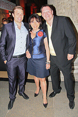 Auf der "Movie meets Media"-Party: Regine und Konstantin Sixt und Sören Bauer ließen es sich ordentlich gut gehen und sahen äußerst gut gelaunt aus,...