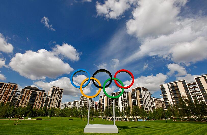 Noch scheint die Sonne in London: Das Olympischen Dorf im Stadtteil Stratford präsentiert sich dieser Tage freundlich &ndash; und noch nicht komplett bewohnt.