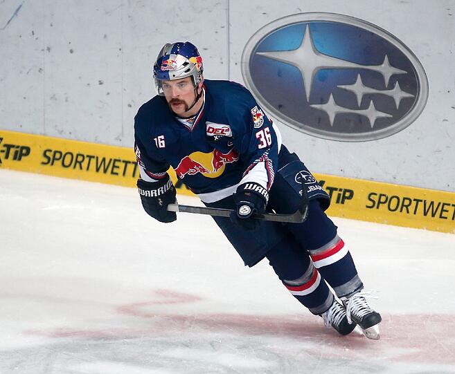 Yannic Seidenberg ist beim EHC wieder auf dem Eis dabei.