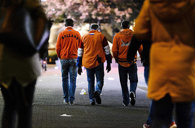 Bittere Enttäuschung bei den Oranje-Fans. Die Niederlande sind nicht für die EM qualifiziert.