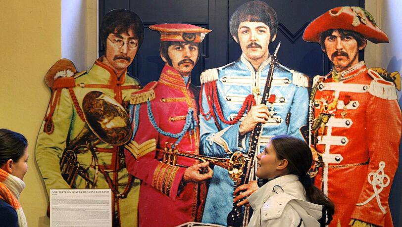 John Lennon, Ringo Starr, Paul Mc Cartney und George Harrison &ndash; hier in karnevalesken Uniformen für das 1967 veröffentlichte Album &bdquo;Sgt. Pepper&rsquo;s Lonely Hearts Club Band&ldquo; &ndash; hätten sich wirklich nicht gleich auflösen müssen, um die Museumsreife zu erlangen.
