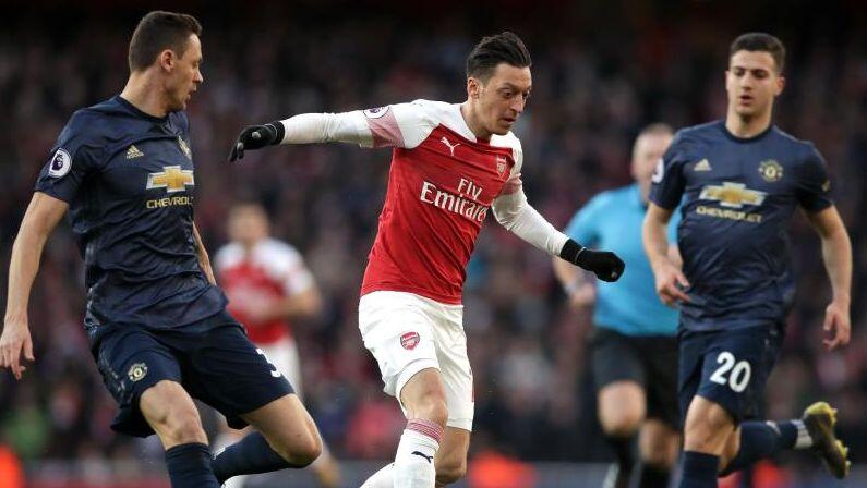 Der Brexit könnte für den für den FC Arsenal spielenden Mesut Özil Probleme mit sich bringen.