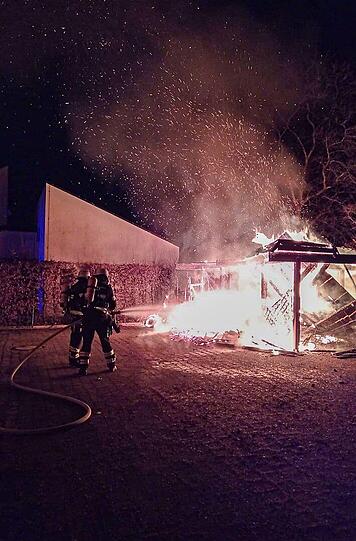 Container in Brand in der Silvesternacht in München.