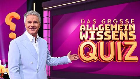 Jörg Pilawa testet Kandidaten im großen "Allgemeinwissensquiz".