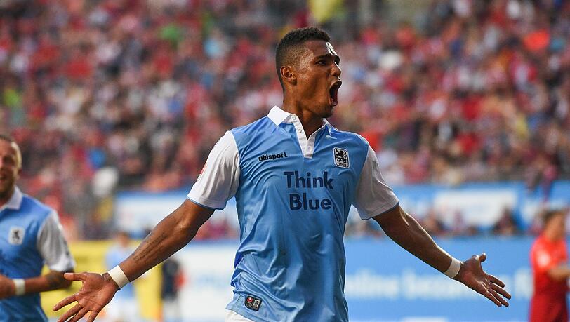 Rubin Okotie - hier gegen den 1. FC Kaiserlautern - hat schon vier Tore für den TSV 1860 München erzielt. Rubin Okotie - hier gegen den 1. FC Kaiserlautern - hat schon vier Tore für den TSV 1860 München erzielt.