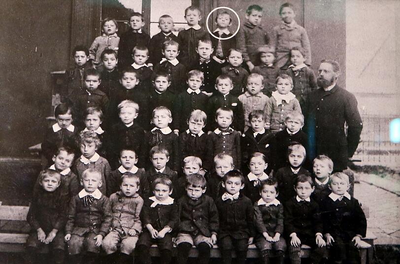Früh frech gschaut: Karl Valentin (Kreis) besuchte die Klenzeschule.