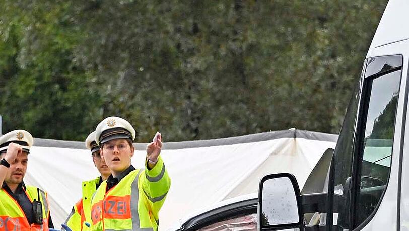 Im Einsatz waren neben Polizei und Rettungskräften die Feuerwehren Höhenkirchen, Hohenbrunn und Brunnthal. Im Einsatz waren neben Polizei und Rettungskräften die Feuerwehren Höhenkirchen, Hohenbrunn und Brunnthal.
