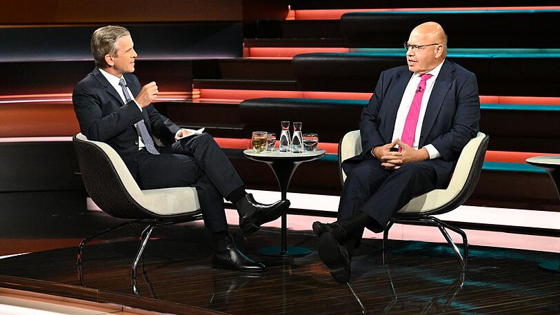 Im Gespräch mit Markus Lanz (links) warnte CDU-Politiker Peter Altmaier vor einer Staatskrise und richtete konkrete Forderungen an die aktuelle Regierung. Im Gespräch mit Markus Lanz (links) warnte CDU-Politiker Peter Altmaier vor einer Staatskrise und richtete konkrete Forderungen an die aktuelle Regierung.