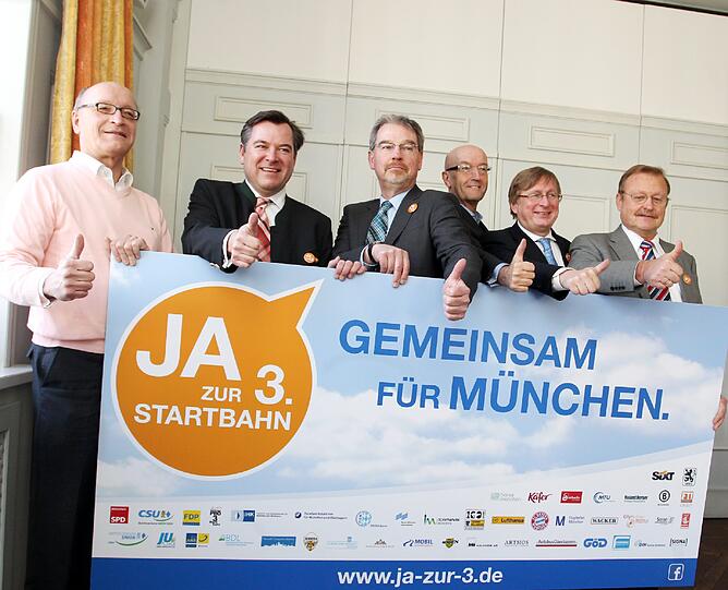 Ja zur 3. Startbahn (v. l.): Bernhard Loos (Bürgerinitiative), Josef Schmid (CSU), Alexander Reissl (SPD), Michael Mattar (FDP), Michael Kerkloh (Flughafen) und Manfred Rothkopf (IHK).