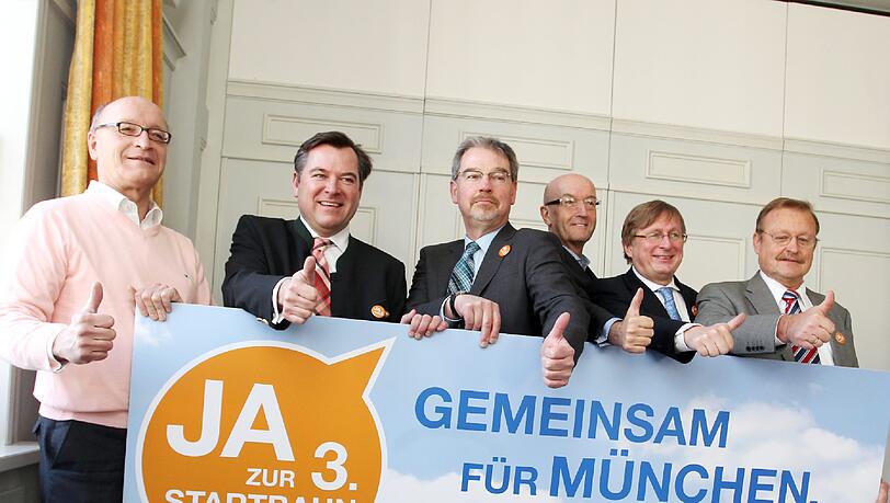 Ja zur 3. Startbahn (v. l.): Bernhard Loos (Bürgerinitiative), Josef Schmid (CSU), Alexander Reissl (SPD), Michael Mattar (FDP), Michael Kerkloh (Flughafen) und Manfred Rothkopf (IHK). Ja zur 3. Startbahn (v. l.): Bernhard Loos (Bürgerinitiative), Josef Schmid (CSU), Alexander Reissl (SPD), Michael Mattar (FDP), Michael Kerkloh (Flughafen) und Manfred Rothkopf (IHK).