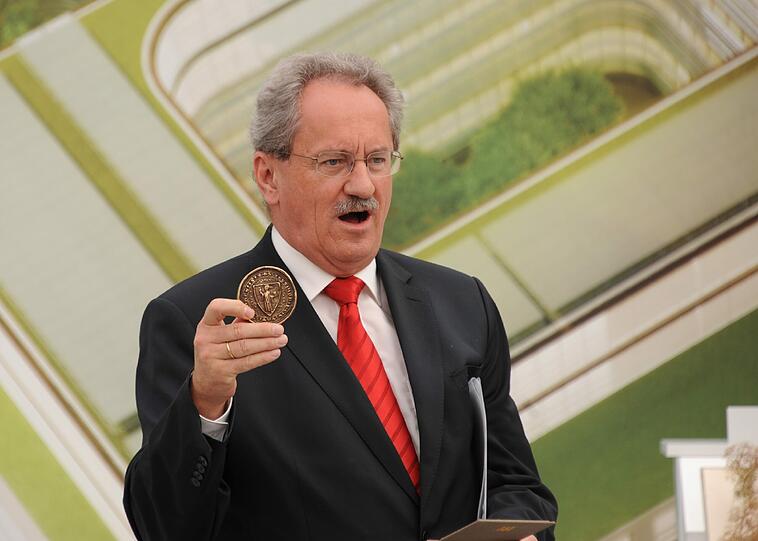 Oberbürgermeister Christian Ude bei der Grundsteinlegung am Wittelsbacher Platz.