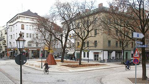 Ehemals grindig, jetzt hell und aufgeräumt: der Wedekindplatz in Altschwabing.