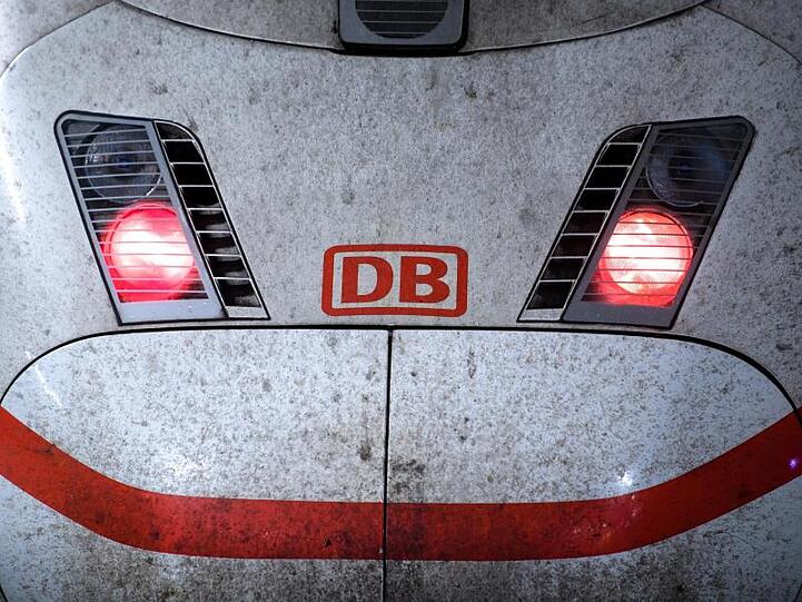 Bei der Deutschen Bahn war die Pünktlichkeitsquote bei Fernzügen zuletzt wieder gesunken, hinzu kommen technische Probleme und hoher Finanzierungsbedarf.