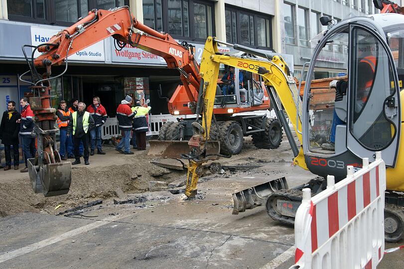 Die Sonnenstraße ist am Montagmorgen überflutet worden. Die Bilder vom Einsatz