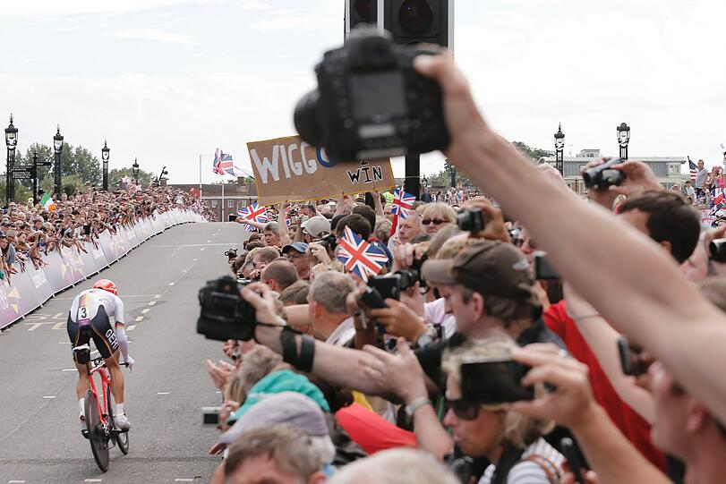 Nicht nur die Sportler, auch die Fans gaben in den vergangenen zwei Wochen bei den olympischen Spielen in London richtig Gas. Mal ausgefallen und verrückt, mal einfach nur traditionell, aber immer mit einem Lächeln im Gesicht - hier sehen Sie die schönsten Impressionen von den Tribünen.