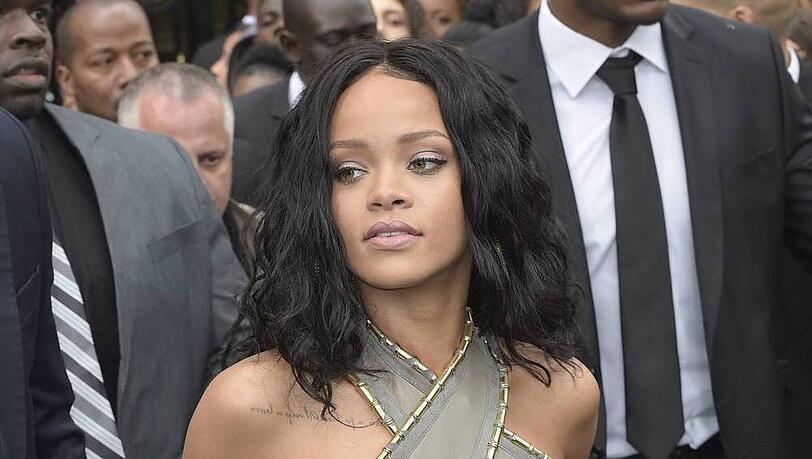 Rihanna bei der Vorstellung ihres neuen Parfüms in Paris Rihanna bei der Vorstellung ihres neuen Parfüms in Paris