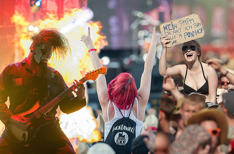 Sommer, Sonne, Festivals! Dieses Wochenende finden wieder die beiden Rockfestivals Rock im Park und Rock am Ring statt. Hier gibt's die besten Bilder!