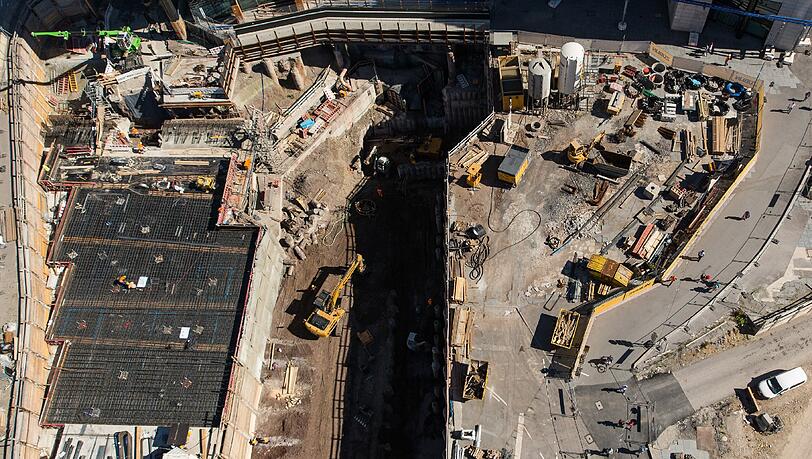 Die Baustelle des Bahn-Großprojekts Stuttgart 21 - aufgenommen aus einem Baukran. Foto: Silas Stein Die Baustelle des Bahn-Großprojekts Stuttgart 21 - aufgenommen aus einem Baukran. Foto: Silas Stein