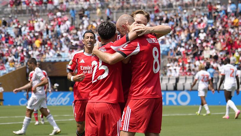 Die Bayern mussten sich im letzten Gruppenspiel der Klub-WM Benfica geschlagen geben. Die Bayern mussten sich im letzten Gruppenspiel der Klub-WM Benfica geschlagen geben.