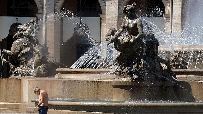 Das Bad im Najaden-Brunnen kostete einen Deutschen 450 Euro Geldstrafe. (Foto: Archiv) Das Bad im Najaden-Brunnen kostete einen Deutschen 450 Euro Geldstrafe. (Foto: Archiv)