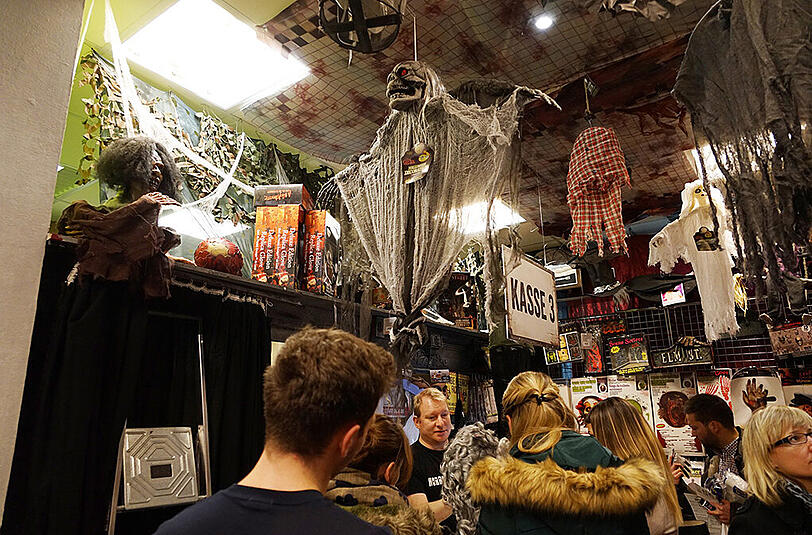 Der Halloween Gore Store bietet alles, was das Herz eines Horror-Fans begehrt.