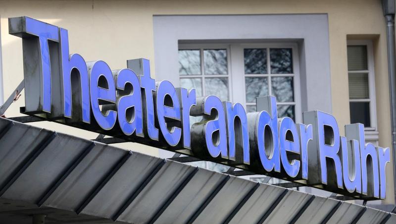 Bei den Mülheimer Theatertagen stimmt die Jury über die Vergabe des Dramatikerpreises auf offener Bühne ab. Bei den Mülheimer Theatertagen stimmt die Jury über die Vergabe des Dramatikerpreises auf offener Bühne ab.