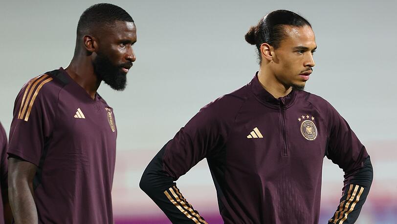 Leroy Sané (r) steht gegen Costa Rica in der Startelf.